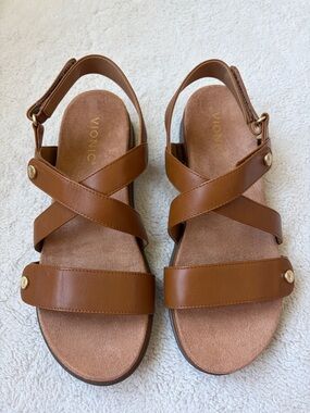 Like New Vionic Cypress Brown Cross-Strap Leather Strappy Sandals Women Size 7